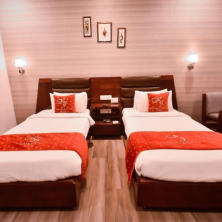 Konark Grand Hotel Mirzāpur Exterior foto