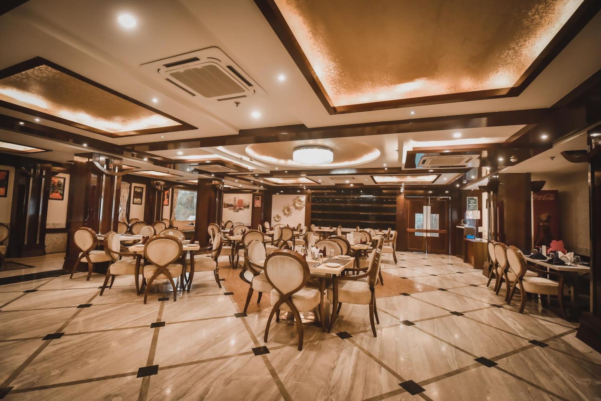 Konark Grand Hotel Mirzāpur Exterior foto