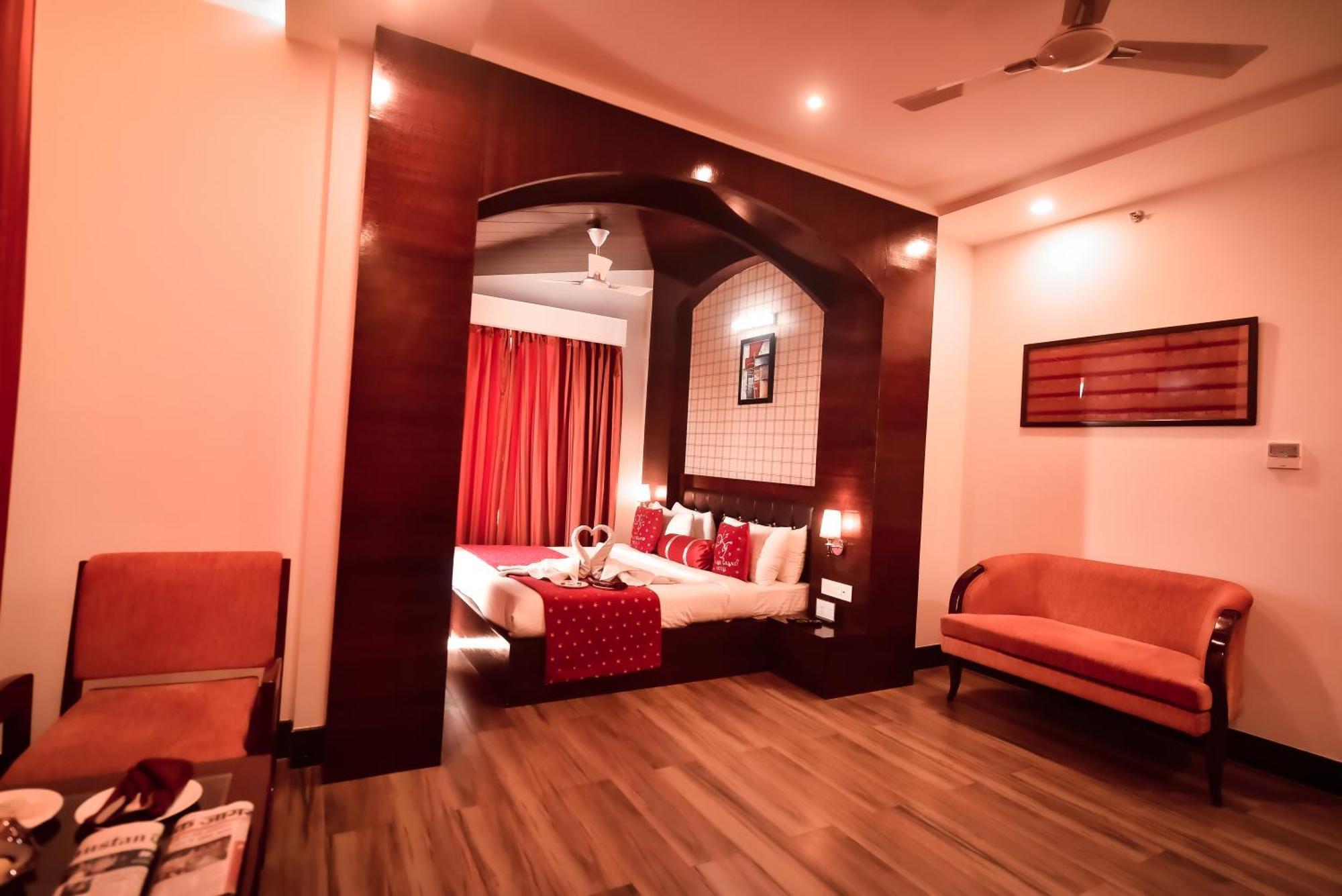 Konark Grand Hotel Mirzāpur Exterior foto