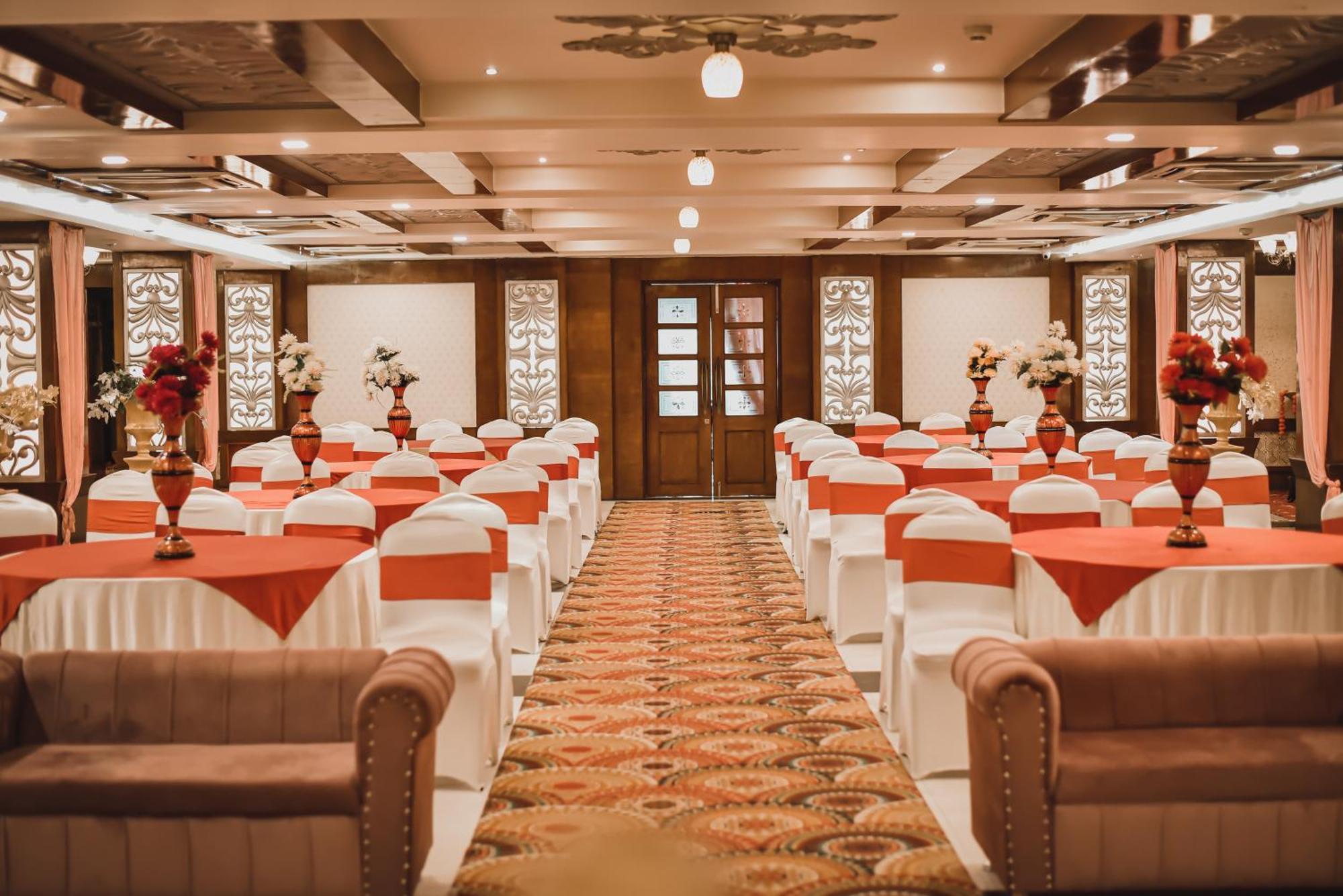 Konark Grand Hotel Mirzāpur Exterior foto