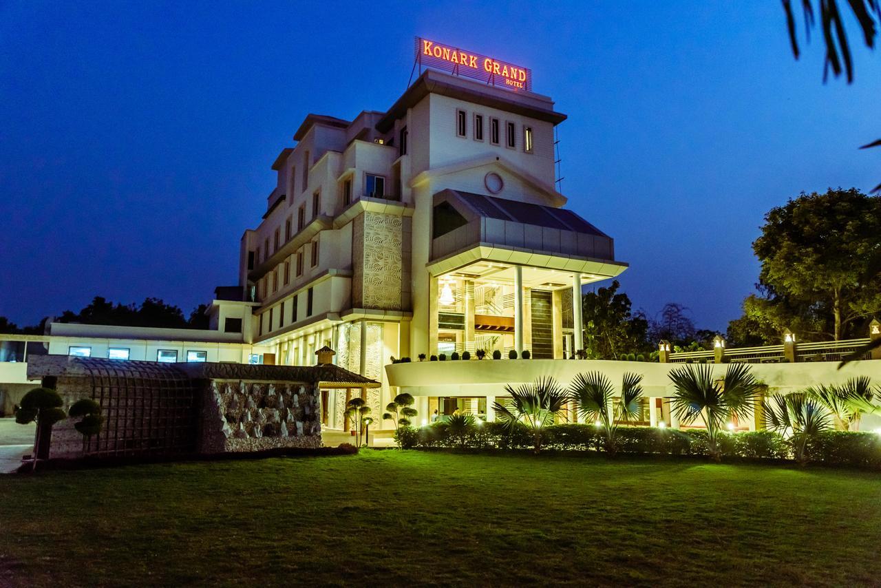 Konark Grand Hotel Mirzāpur Exterior foto