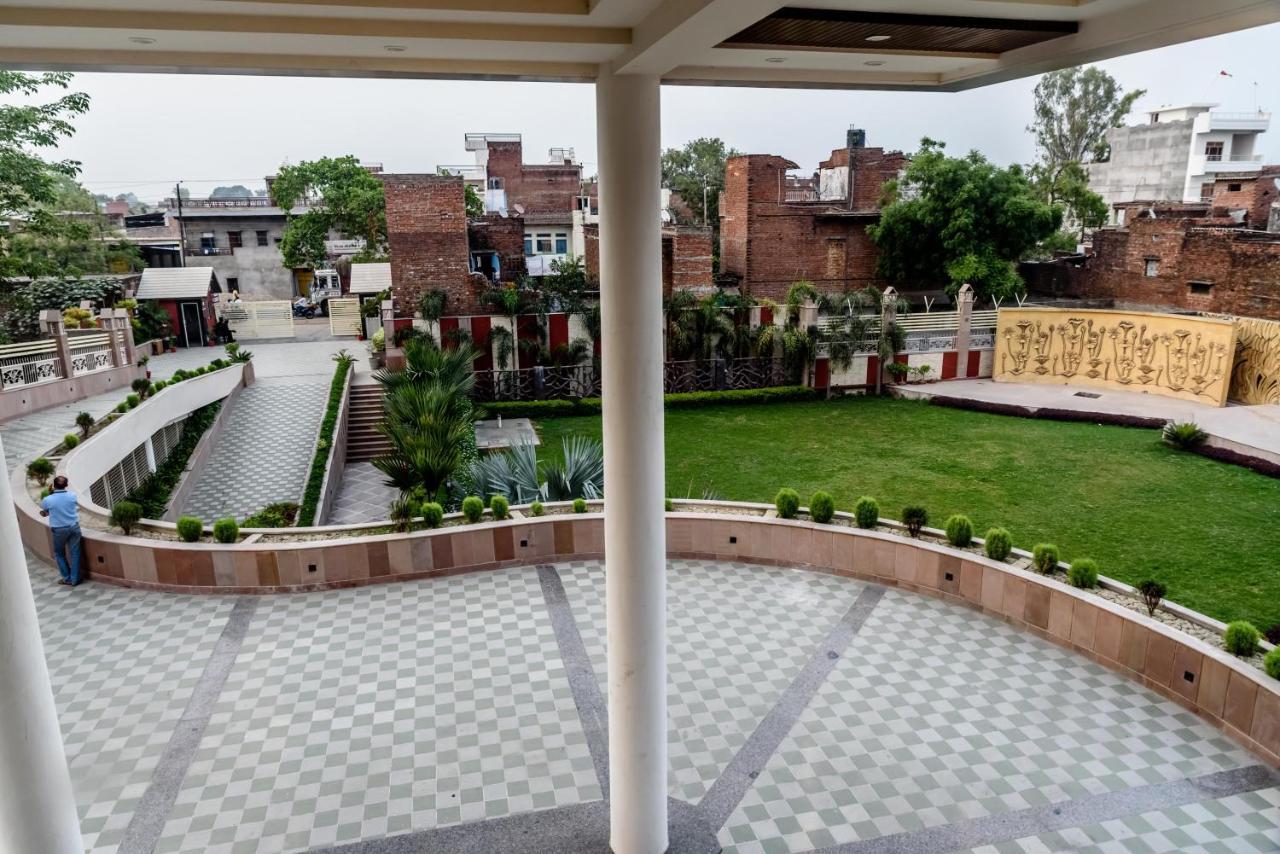 Konark Grand Hotel Mirzāpur Exterior foto