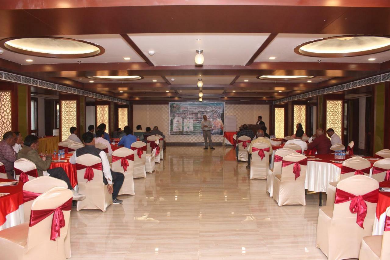Konark Grand Hotel Mirzāpur Exterior foto